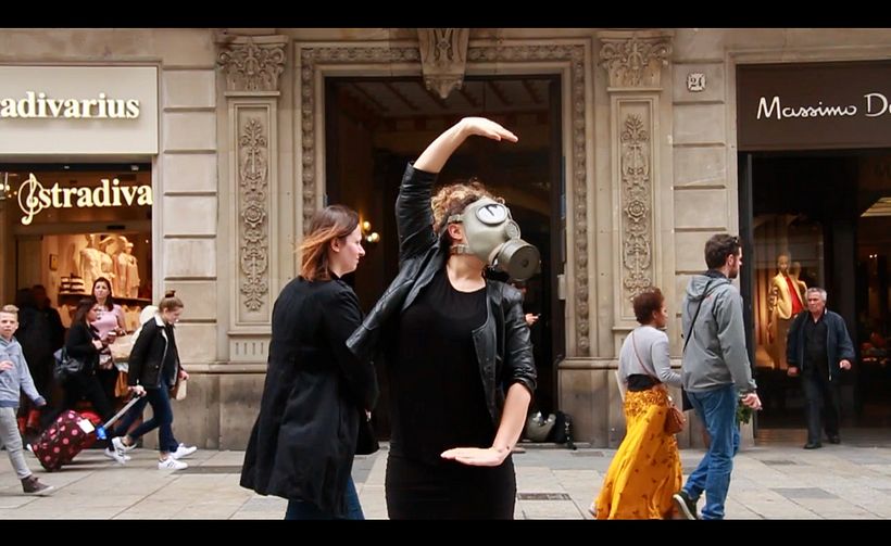 H&M rompe promesas | videoclip denuncia por la "World Recycle Week" 3