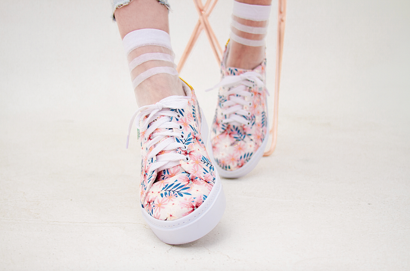 Bloemen sneakers 1