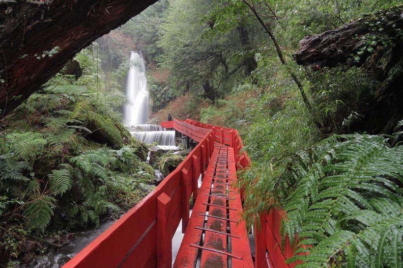 Termas Geometricas / Germán del Sol Arquitecto / Coñaripe, Chile / 2012