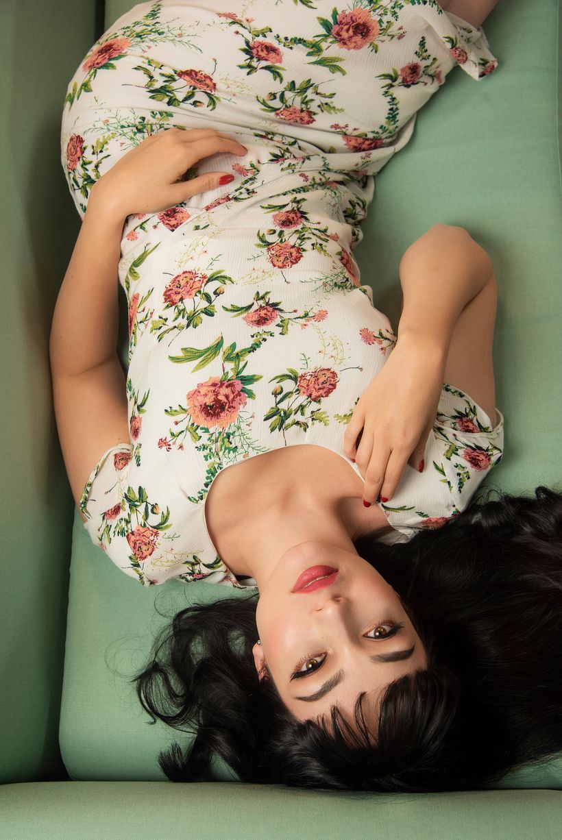 Pose acostada, fotografiada por Eduardo Gómez