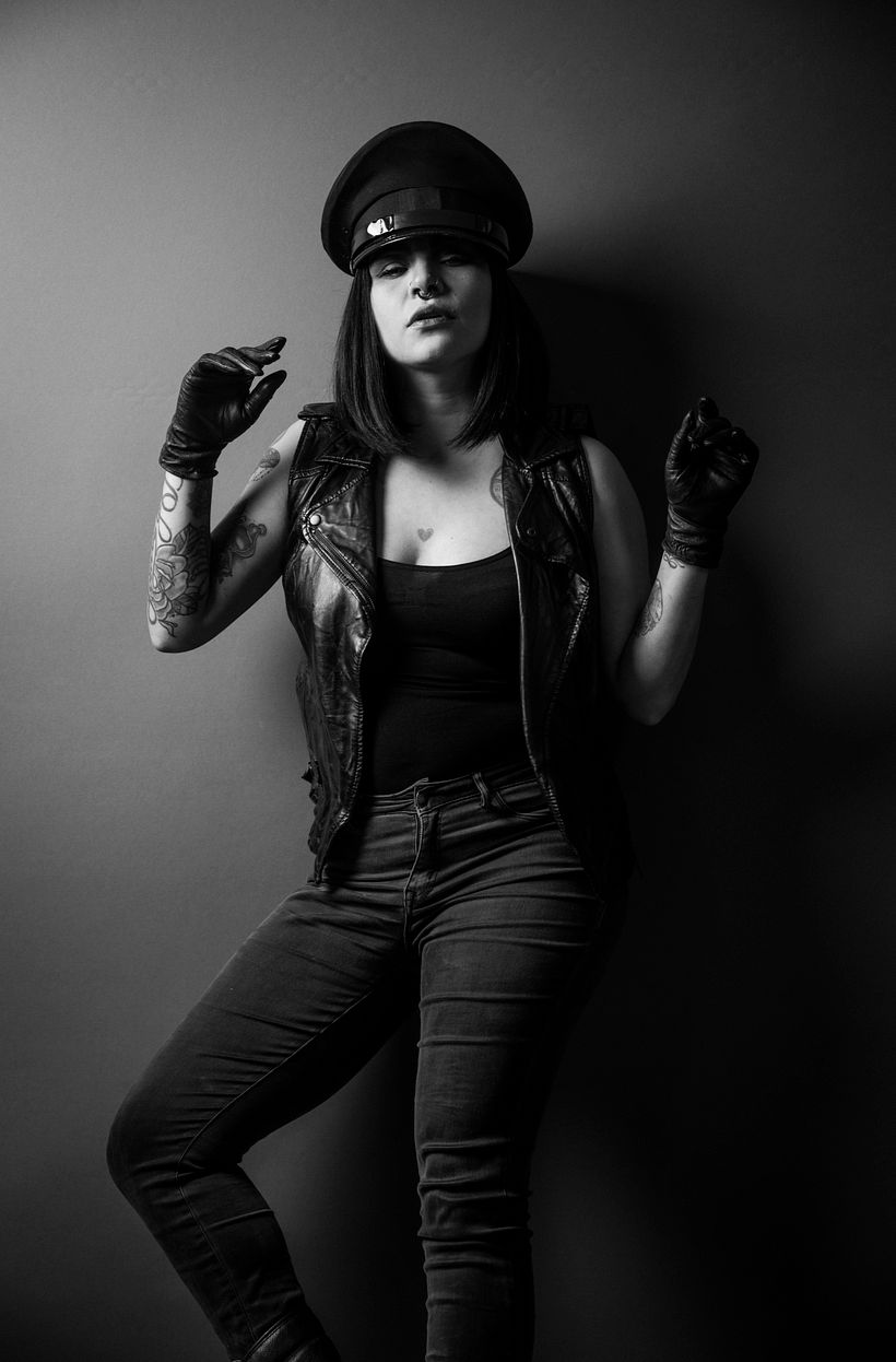 Pose rota, fotografiada por Eduardo Gómez