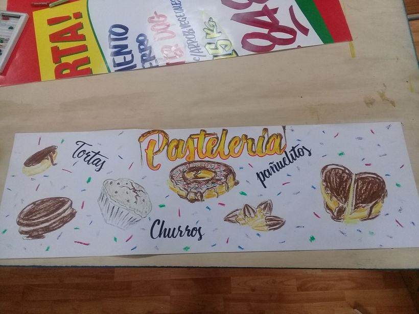 Crayones pastel al óleo y plumones negro y rojo