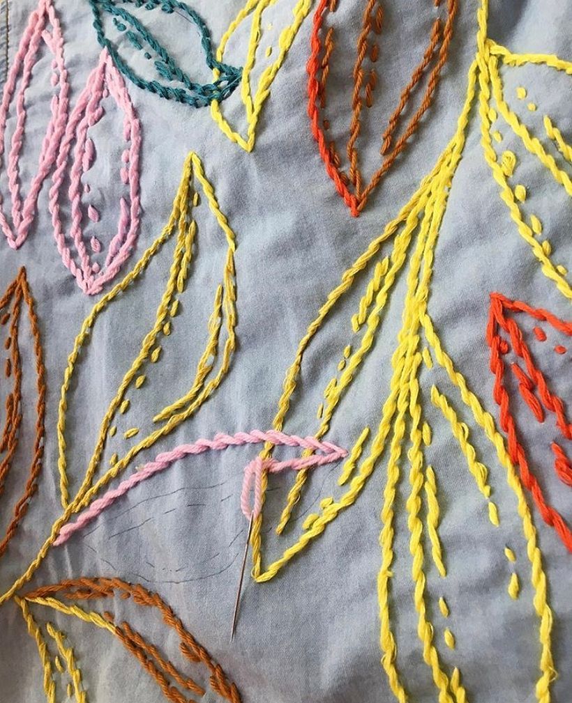 Bordado lineal usando hilo de bordar y lana merino