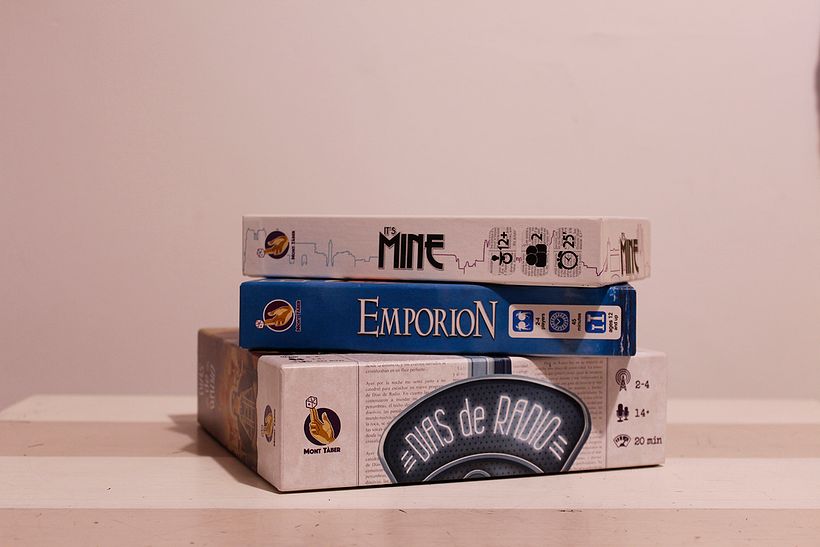 Imagen de los laterales de los tres primeros juegos de la colección