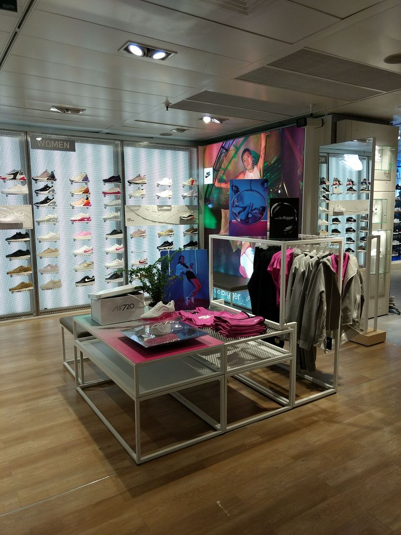 Nike ECI Pozuelo 2019 /  Sportwear Woman Air Max 720 y Delaporte