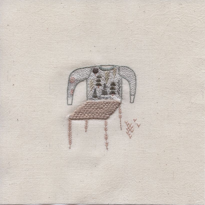 silla con sweater con bosque