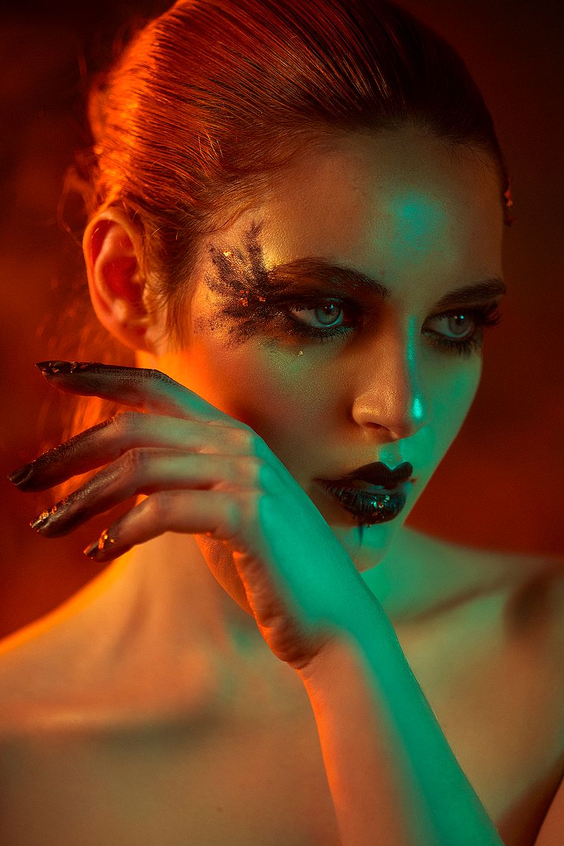 Modelo: Sara Vela  Maquillaje y Peluquería: Raquel y Kati Estilismo: Carmen Bena Asistente: Luis Palen