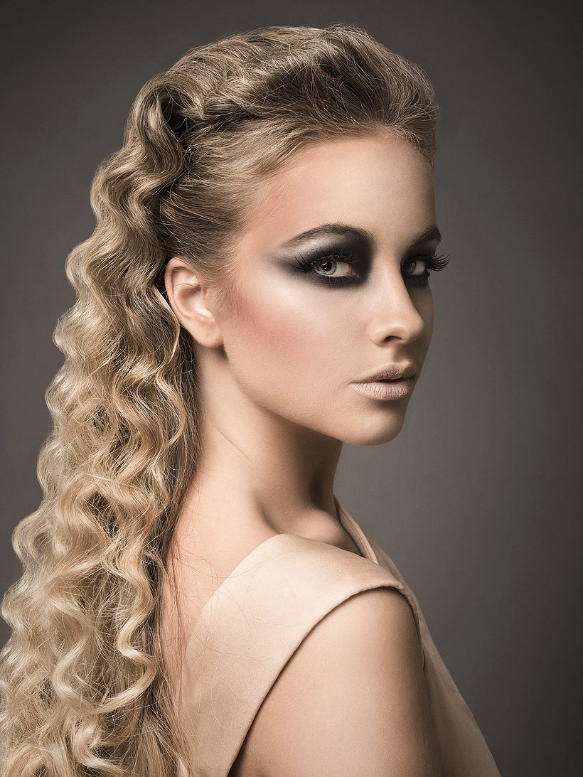 Modelos: Liza Esther Mikrukova Estilismo: María La Fuente Maquillaje: Equipo DNI MAKE-up  Cristina Carpena y Mariló García Pe
