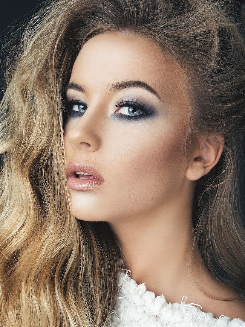 Modelos: Liza Esther Mikrukova Estilismo: María La Fuente Maquillaje: Equipo DNI MAKE-up  Cristina Carpena y Mariló García Pe
