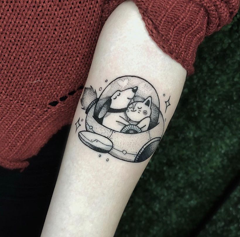 Personajes espaciales en la piel -1