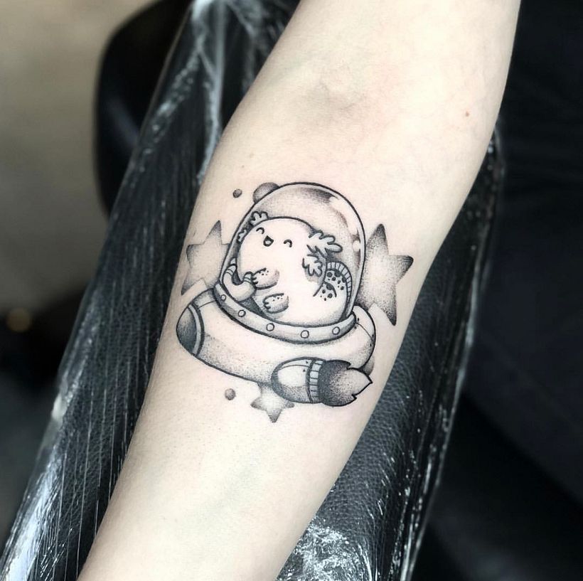 Personajes espaciales en la piel 1