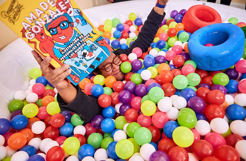 Amadeo Gonzales disfrutando en el tazón de cereal