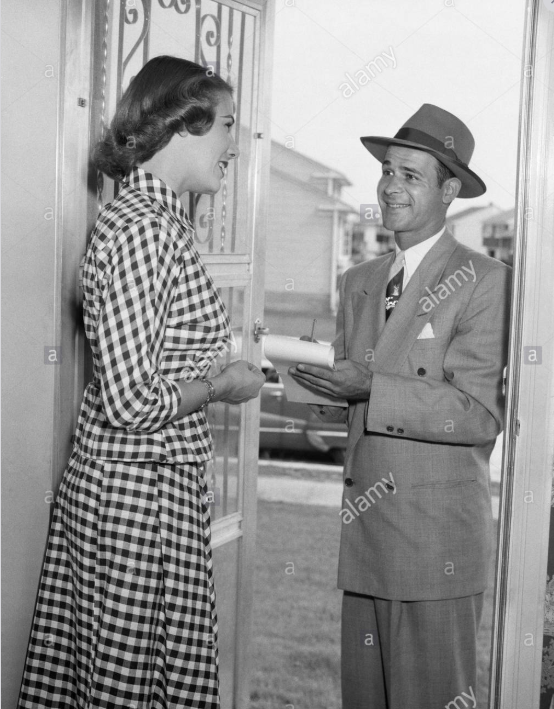 A salesman with a lot of attitude! His elegant suit, his expression, and the position of his eyebrows. This is my inspiration.