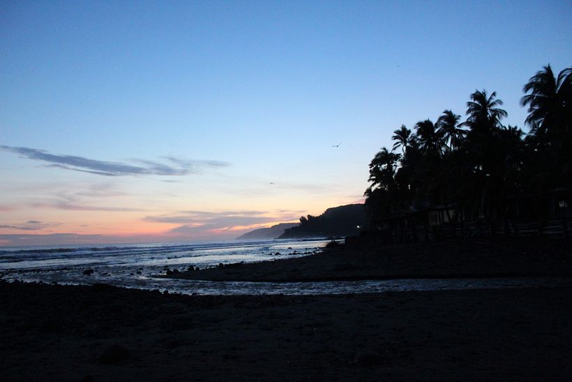 Canon Canon EOS 4000D ƒ/3.5 1/60 18mm ISO3200