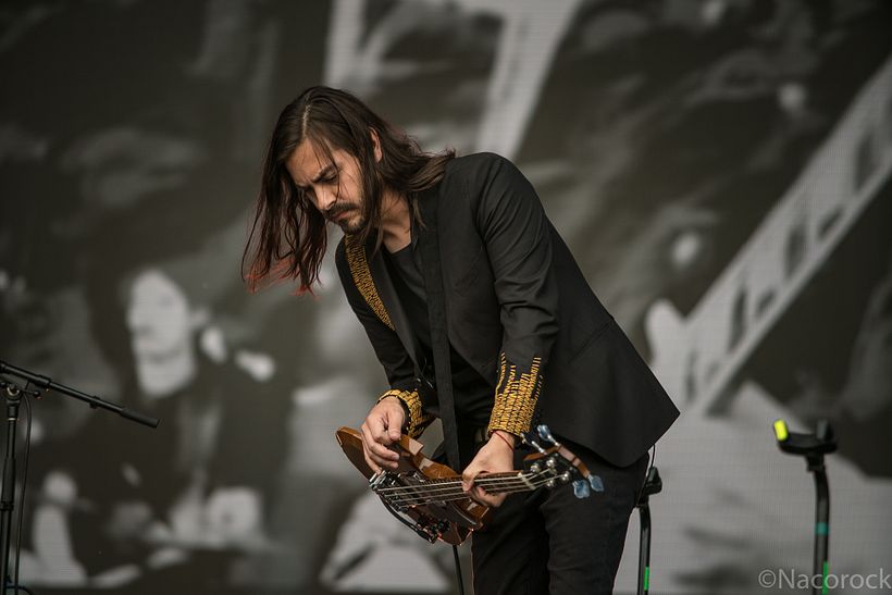 Bengala / Album artwork for the band Bengala's Labyrinth and costume design for their 2019-2020 tour. 6