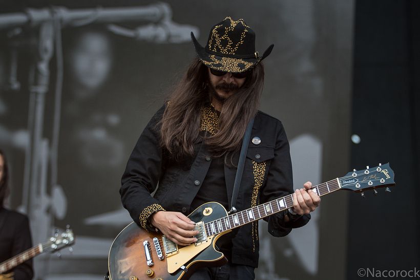 Bengala / Album artwork for the band Bengala's Labyrinth and costume design for their 2019-2020 tour. 7