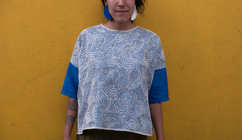 Arte Portable / Prendas artesanales, reversibles, unitalla. Bordadas a mano con ayuda de Artesanas Urbanas.  9
