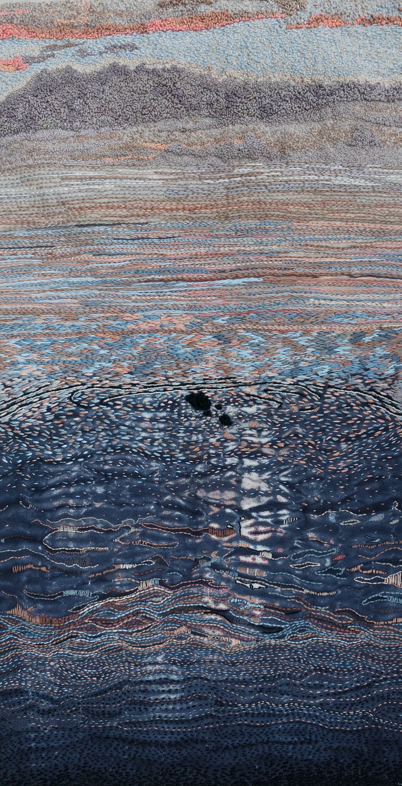 HOLBOX, QUINTANA ROO / Teñido Shibori con bordado a mano sobre fieltro de lana y gabardina de algodón/ 34 x 68 cm 