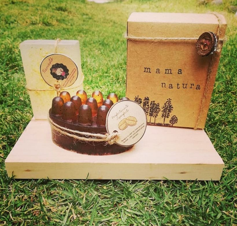 pack 2 usando sellos , soga artesanal , etiquetas con papel reciclado , diseño de etiquetas e impresion en casa.