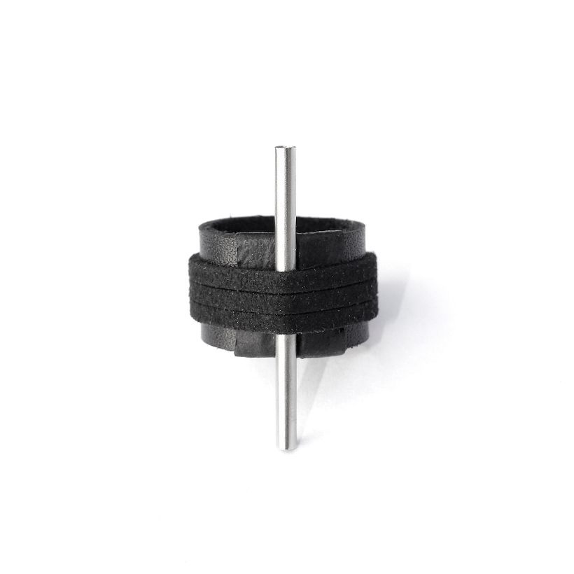 Leather ring with metal detail