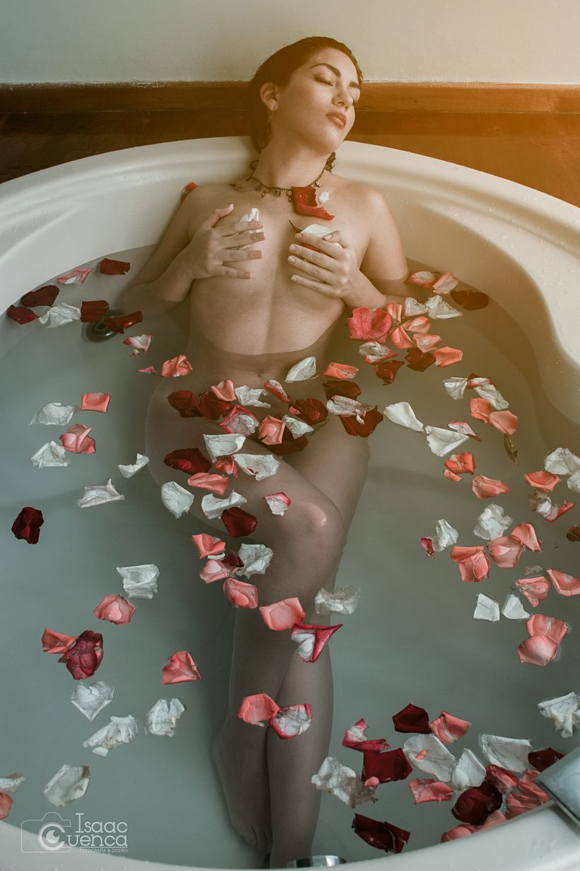 Mi Proyecto del curso: Skin and flowers - Fotografía artística
