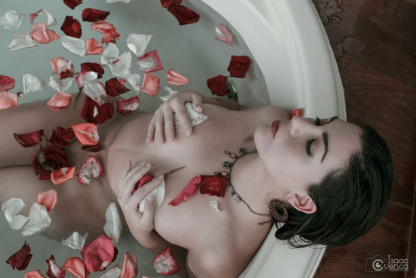 Mi Proyecto del curso: Skin and flowers - Fotografía artística