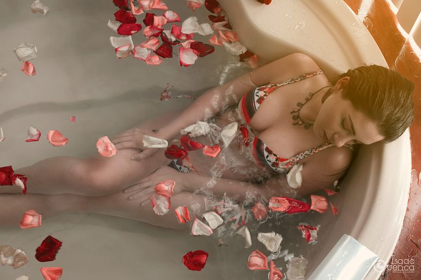 Mi Proyecto del curso: Skin and flowers - Fotografía artística