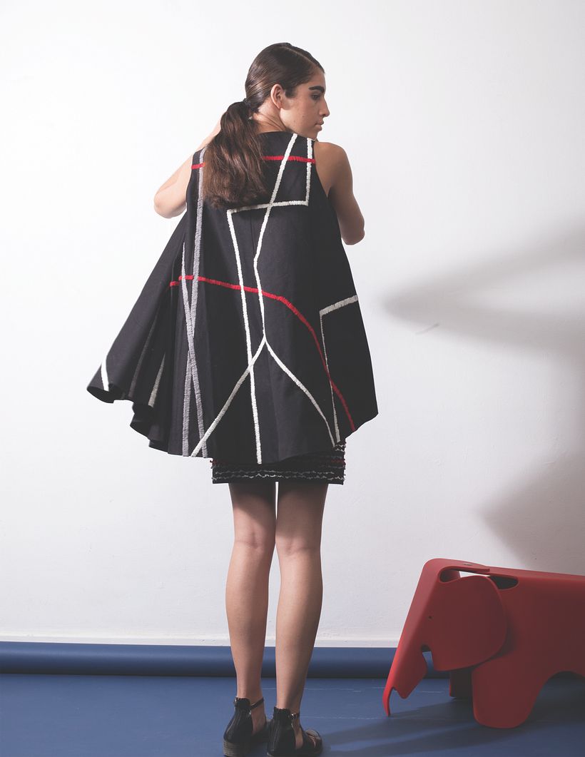 Vería /2014/ Proyecto que hice en la universidad CENTRO con el que me inicié en el bordado a mano. Se presentó en el Premiere Vision de São Paulo y su versión en organdí blanco en la CDMX en el museo Franz mayer dentro del festival ASVOF.  1