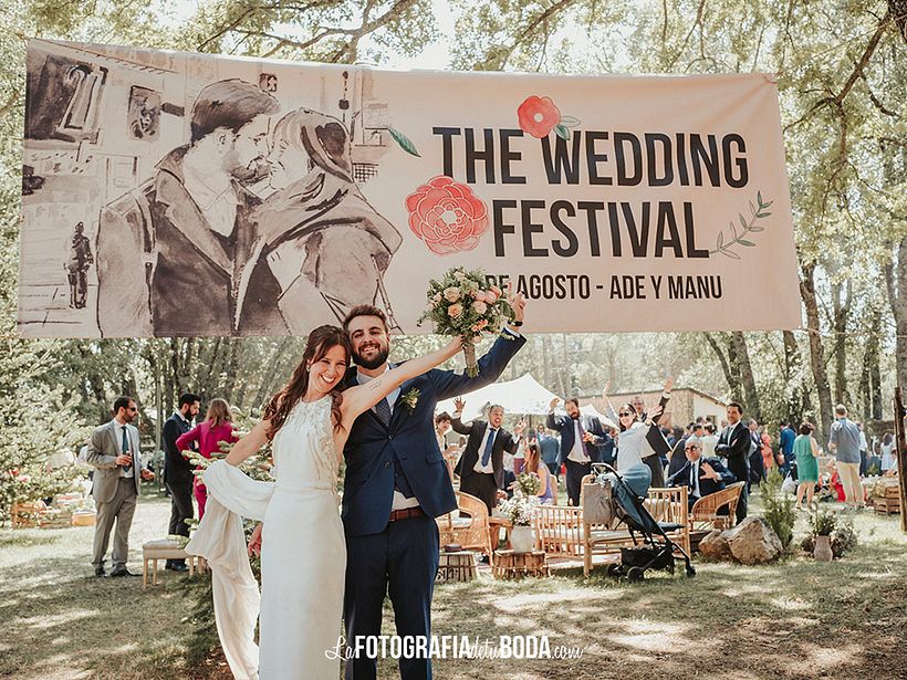 Diseño gráfico y visual de la boda de Ade y Manu, desde la web de los novios a los cantorales.
