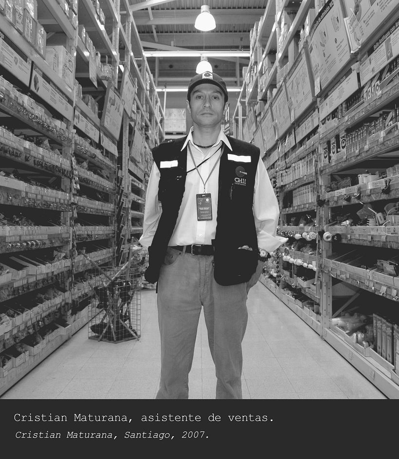 "C.M./C.M. (Yo es Otro)" Serie que a través de la construcción de un universo de homónimos al autor, pone en valor al trabajo como elemento de identidad. 6