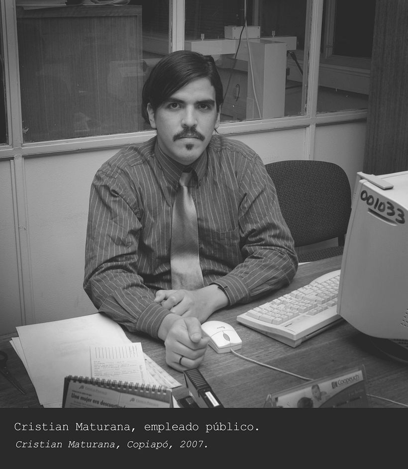 "C.M./C.M. (Yo es Otro)" Serie que a través de la construcción de un universo de homónimos al autor, pone en valor al trabajo como elemento de identidad. 9