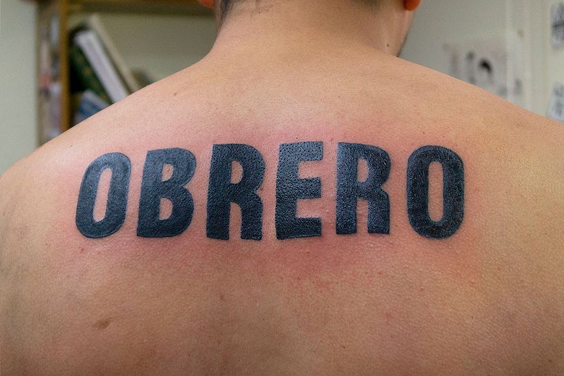 "OBRERO" Proyecto de recuperación de una de las tres palabras que, junto con Compañero y Pueblo, fueron prohibidas por Augusto Pinochet y luego hechas desaparecer de toda legislación en que figuraban. 3