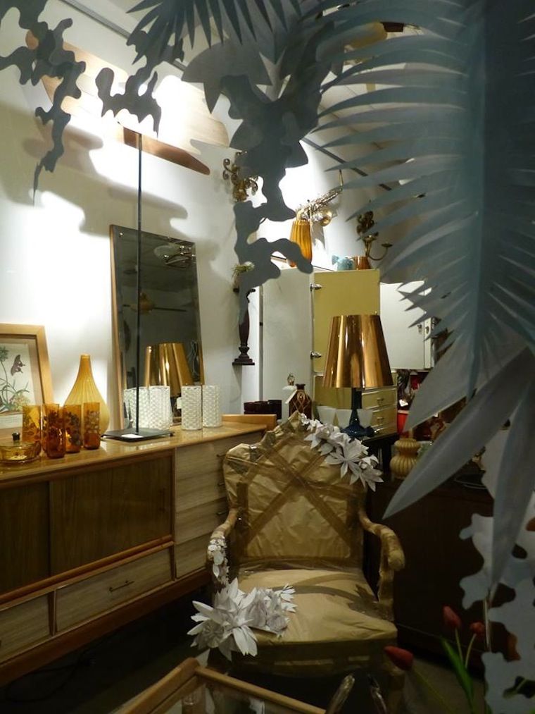 "JUNGLE III".Escaparate showroom. 0