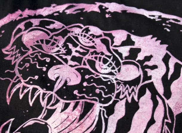 Camiseta com estampado em serigrafia por Lucía Herrero