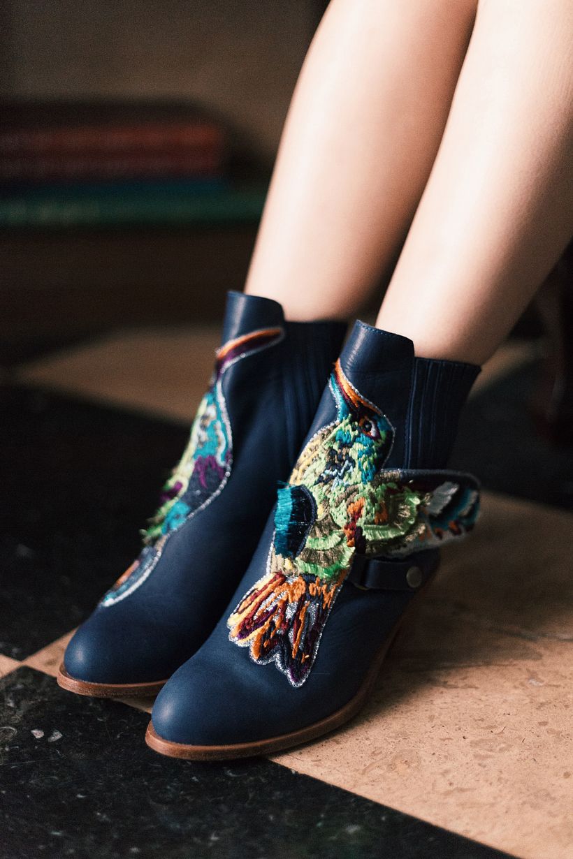 "Exotic Treasures" Calzado Bordado en cuero.  3