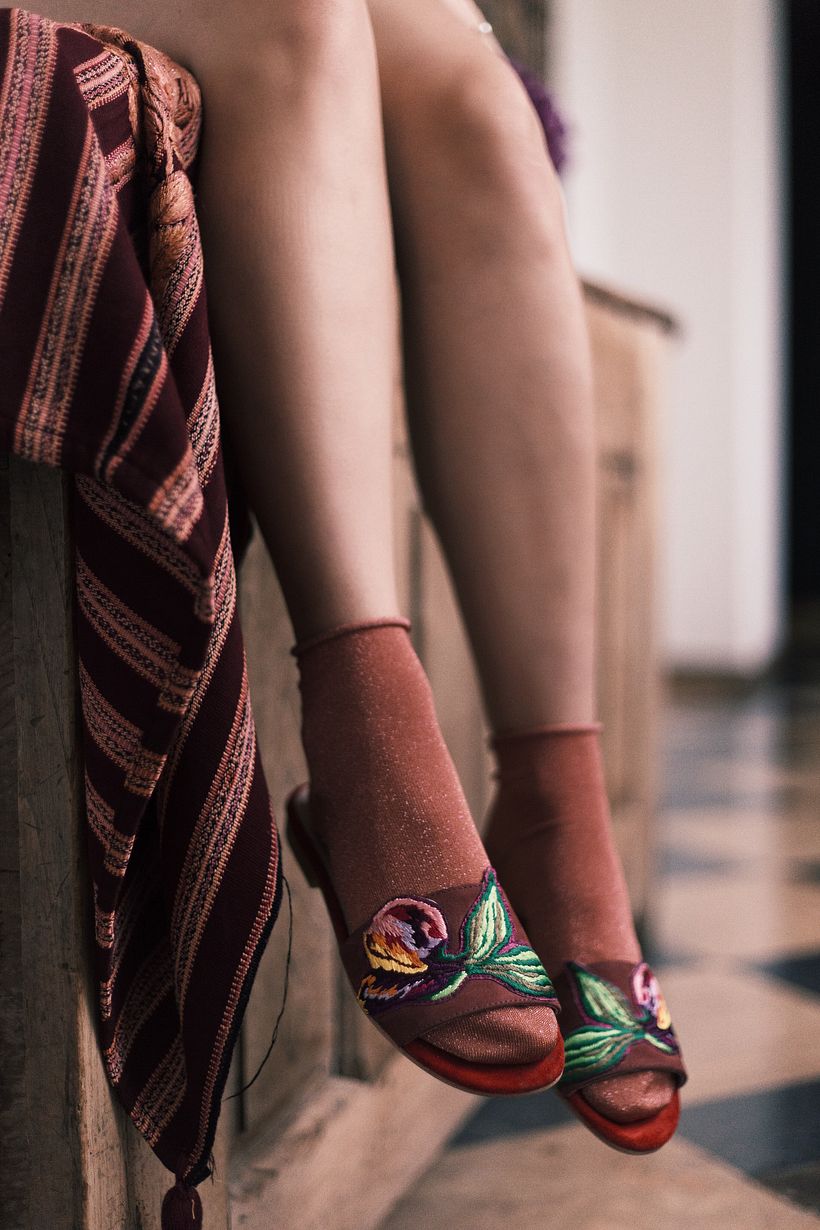 "Exotic Treasures" Calzado Bordado en cuero.  5