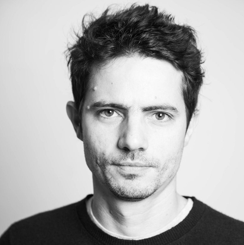 Headshots, retratos moderno (generalmente digital) en el que el foco está en la persona. El término se aplica generalmente a las imágenes de perfil profesional en las redes sociales. 5