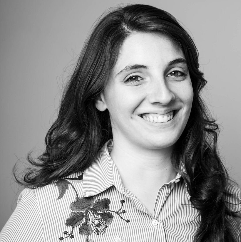 Headshots, retratos moderno (generalmente digital) en el que el foco está en la persona. El término se aplica generalmente a las imágenes de perfil profesional en las redes sociales. 6