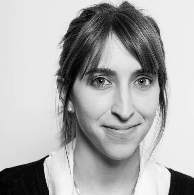 Headshots, retratos moderno (generalmente digital) en el que el foco está en la persona. El término se aplica generalmente a las imágenes de perfil profesional en las redes sociales. 7