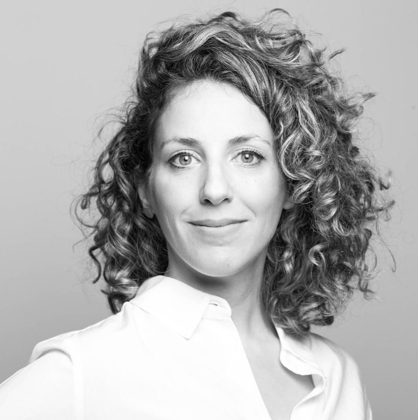 Headshots, retratos moderno (generalmente digital) en el que el foco está en la persona. El término se aplica generalmente a las imágenes de perfil profesional en las redes sociales. 12