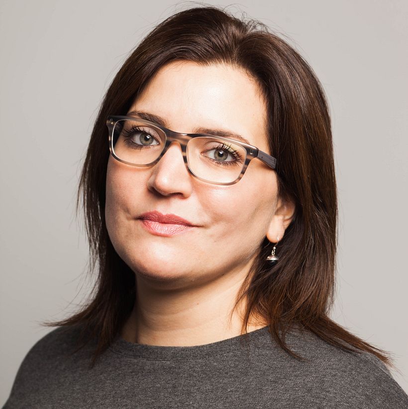 Headshots, retratos moderno (generalmente digital) en el que el foco está en la persona. El término se aplica generalmente a las imágenes de perfil profesional en las redes sociales. 13