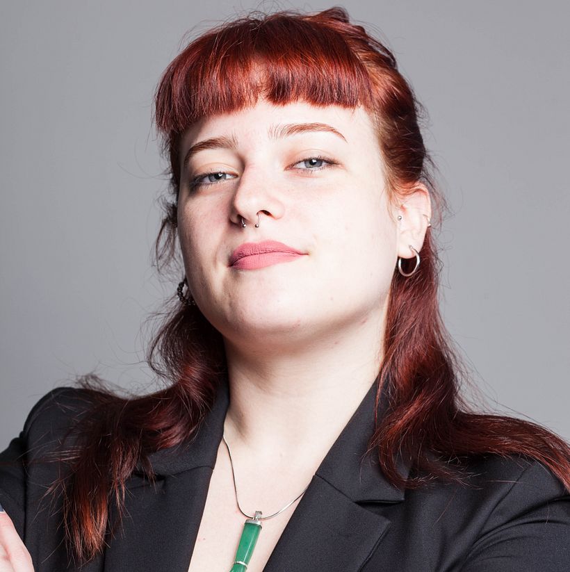 Headshots, retratos moderno (generalmente digital) en el que el foco está en la persona. El término se aplica generalmente a las imágenes de perfil profesional en las redes sociales. 16