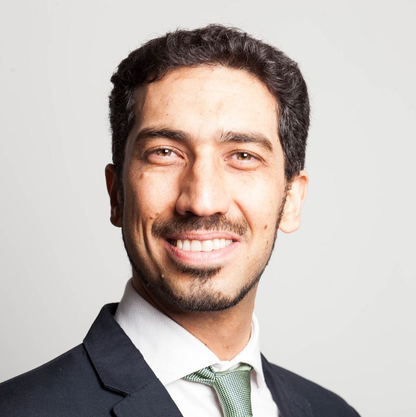 Headshots, retratos moderno (generalmente digital) en el que el foco está en la persona. El término se aplica generalmente a las imágenes de perfil profesional en las redes sociales. 18