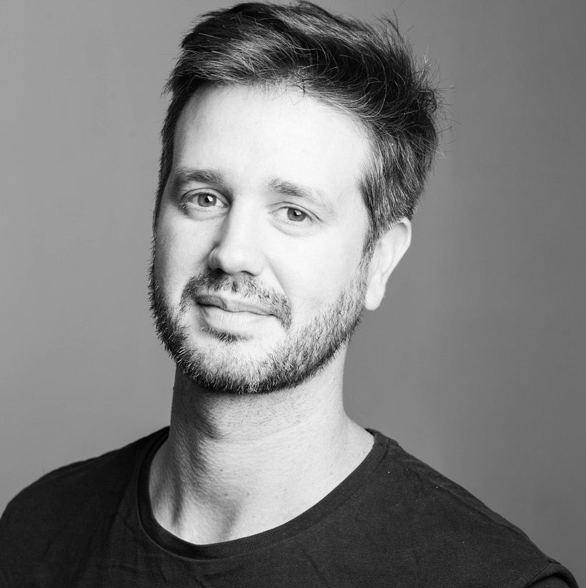 Headshots, retratos moderno (generalmente digital) en el que el foco está en la persona. El término se aplica generalmente a las imágenes de perfil profesional en las redes sociales. 19