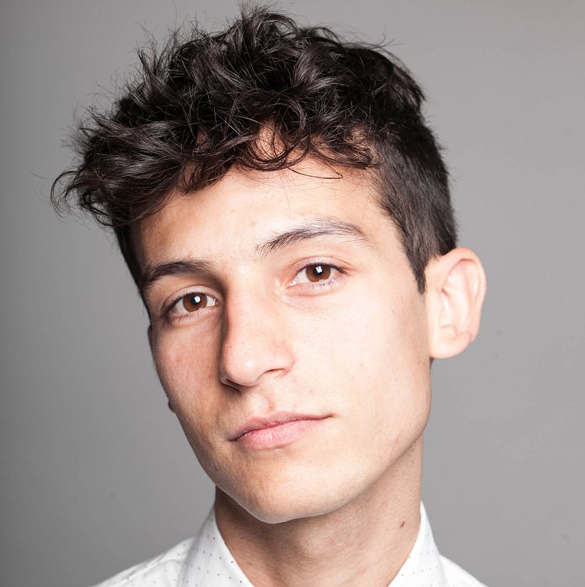 Headshots, retratos moderno (generalmente digital) en el que el foco está en la persona. El término se aplica generalmente a las imágenes de perfil profesional en las redes sociales. 22