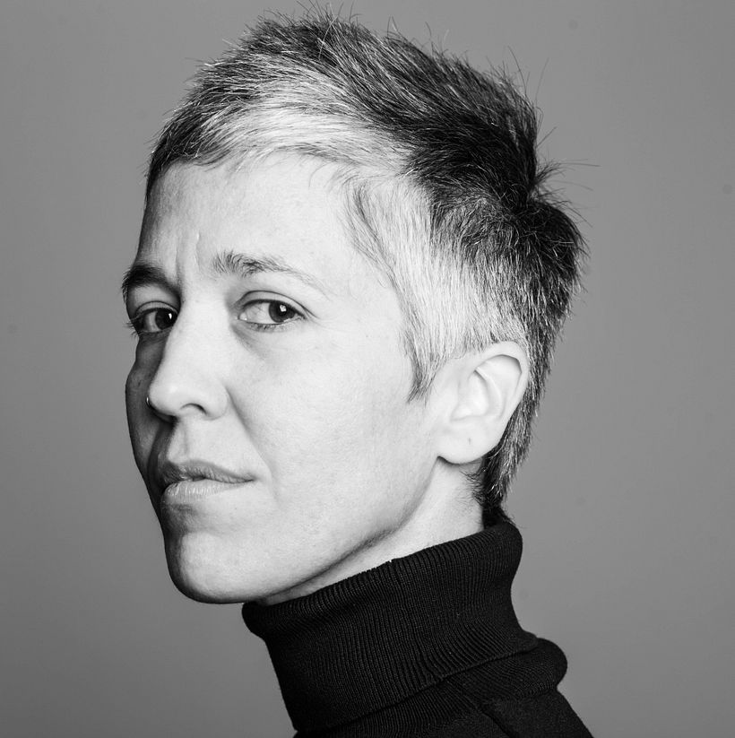 Headshots, retratos moderno (generalmente digital) en el que el foco está en la persona. El término se aplica generalmente a las imágenes de perfil profesional en las redes sociales. 25