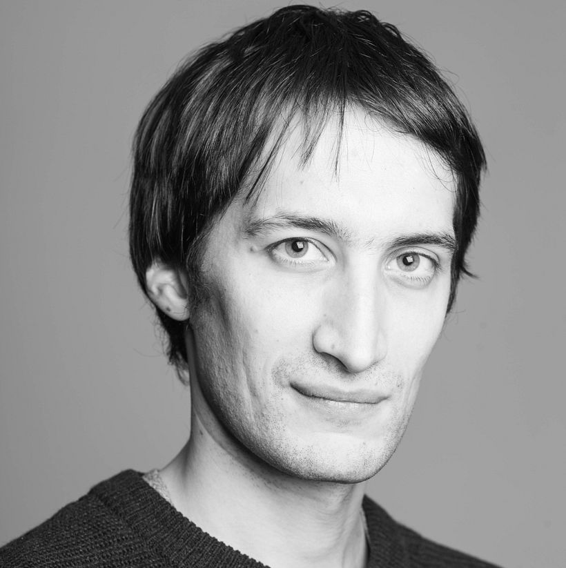 Headshots, retratos moderno (generalmente digital) en el que el foco está en la persona. El término se aplica generalmente a las imágenes de perfil profesional en las redes sociales. 26