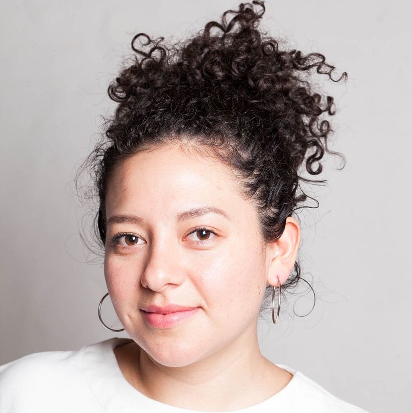 Headshots, retratos moderno (generalmente digital) en el que el foco está en la persona. El término se aplica generalmente a las imágenes de perfil profesional en las redes sociales. 27