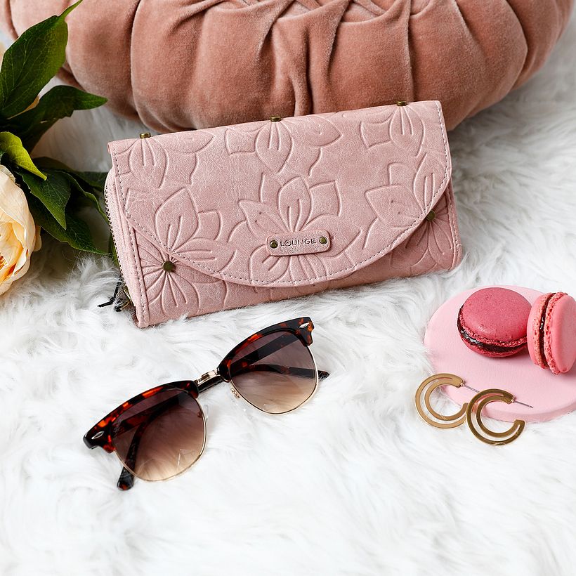 LOUNGE / LIFESTYLE - FLATLAY 1