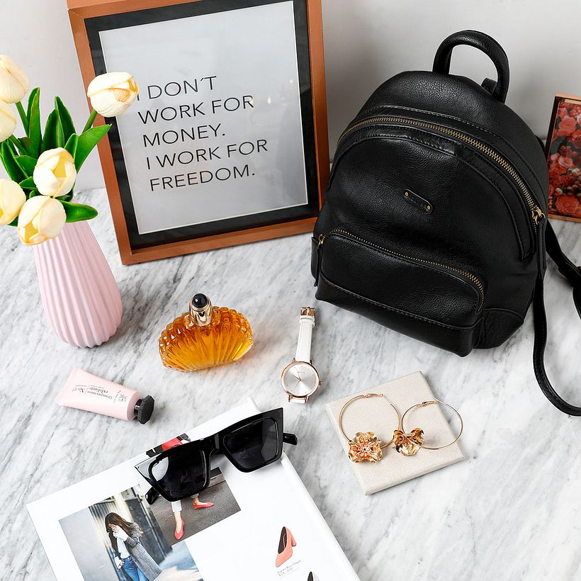 LOUNGE / LIFESTYLE - FLATLAY 3
